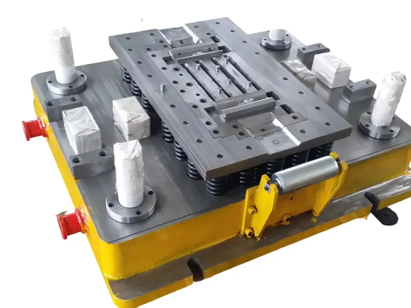 Railway transportation stamping die